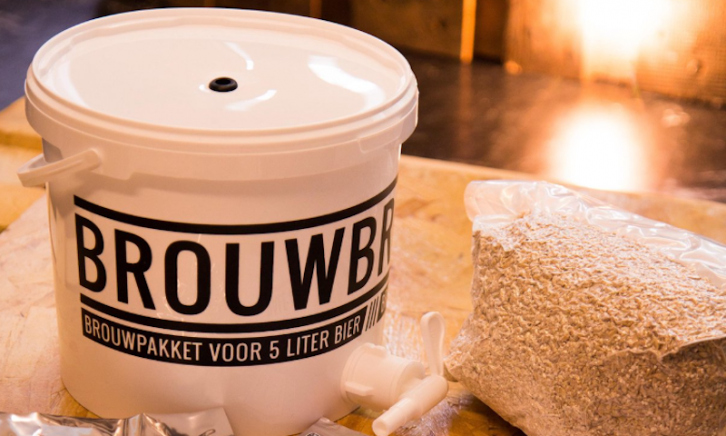 Vergistingsemmer en mout uit het brouwpakket van Brouwbroeders